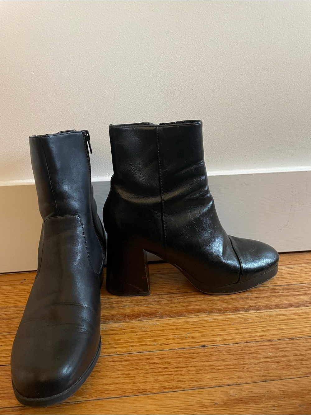 ASOS Designs Black Leather Block Heel Ankle Boots - Women